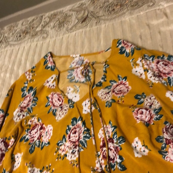 Mustard Floral Blouse - Picture 2 of 2